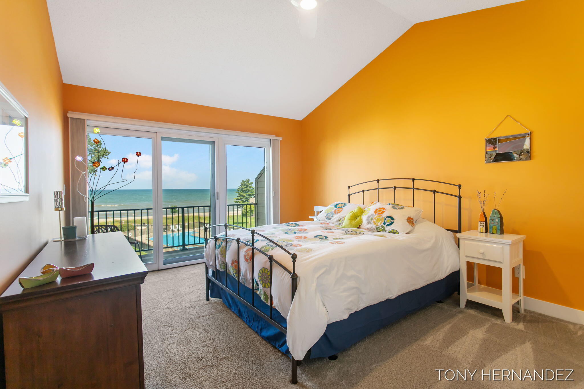 101 North Shore Drive, 2