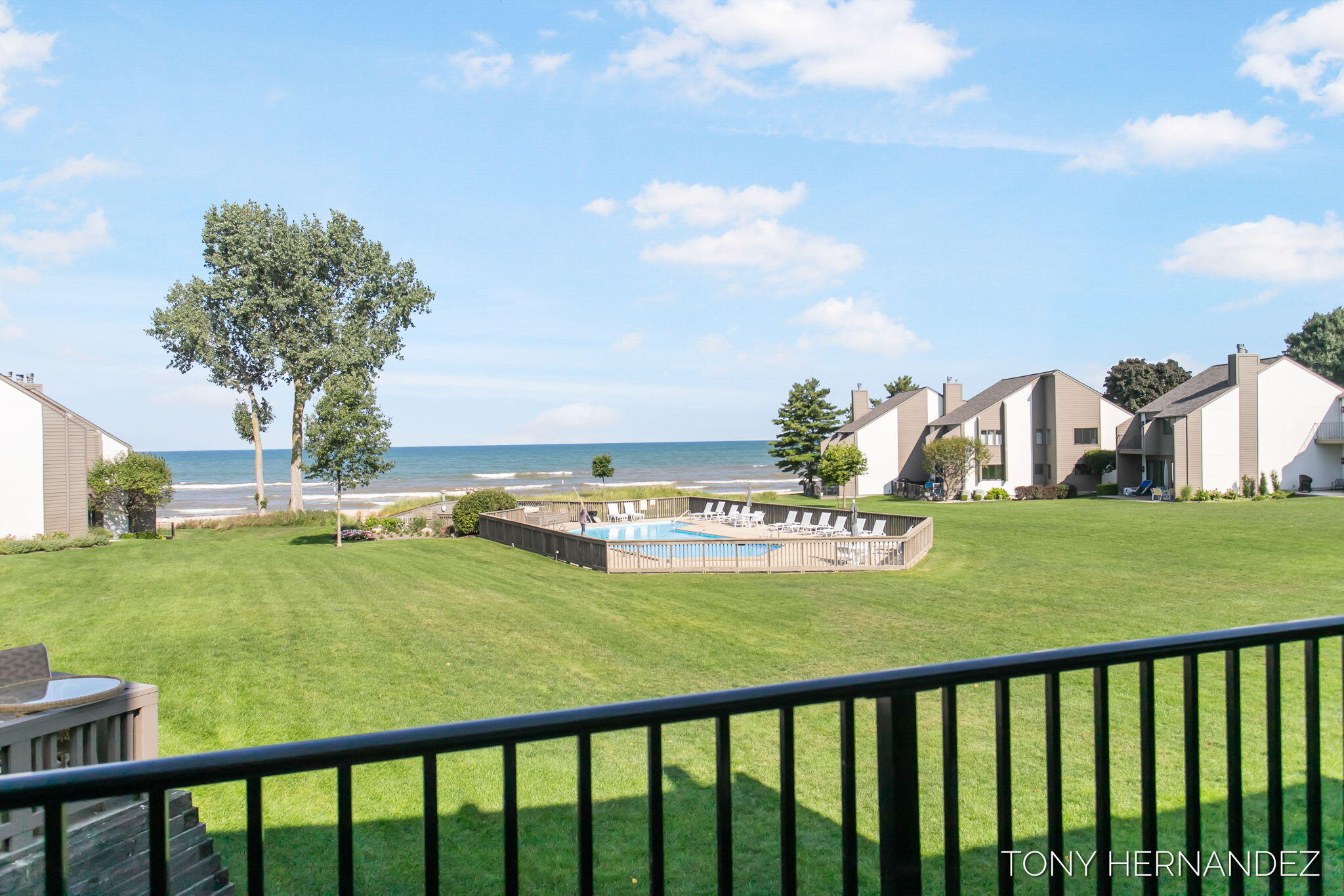 101 North Shore Drive, 2