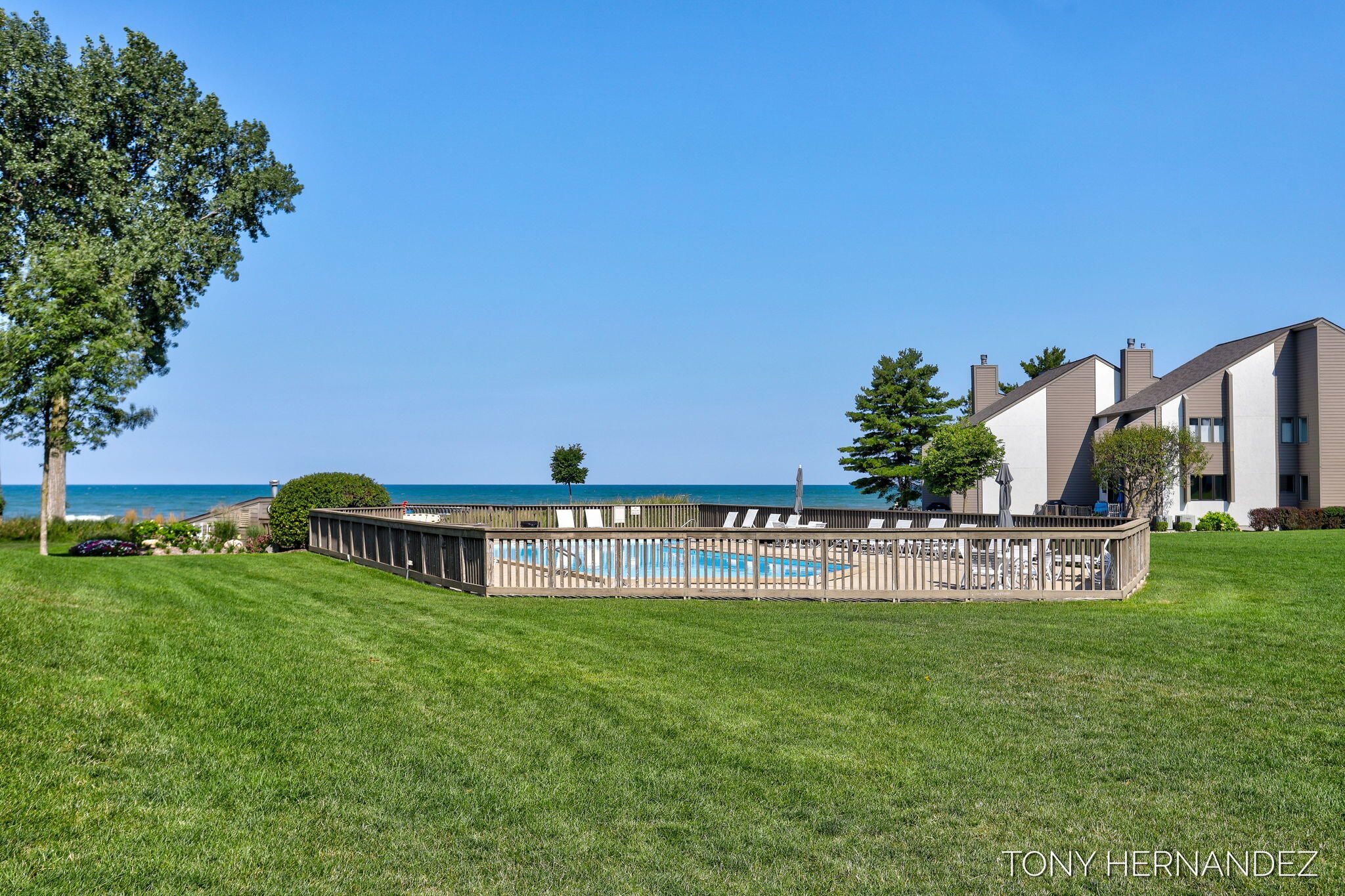 101 North Shore Drive, 2