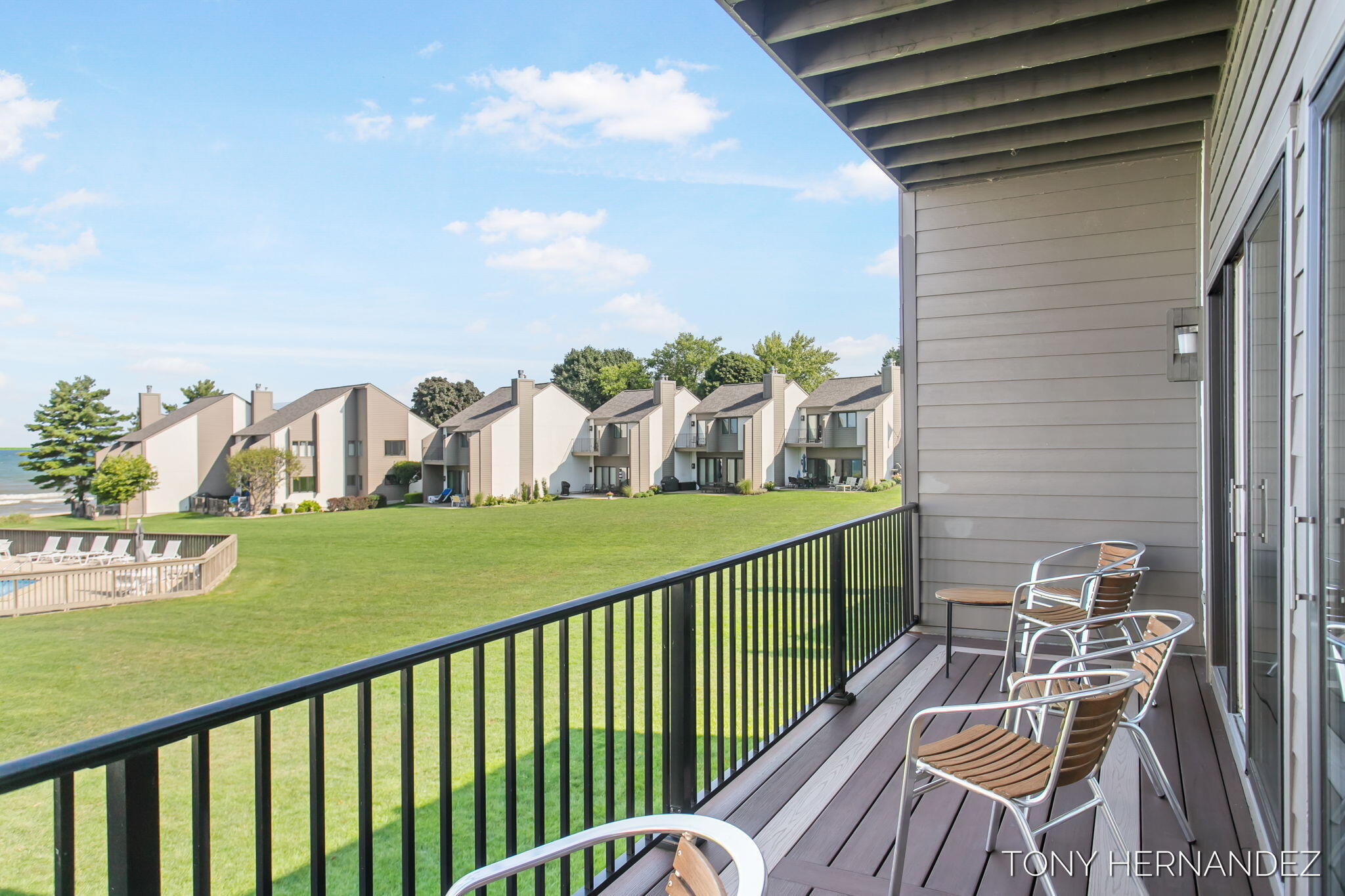 101 North Shore Drive, 2