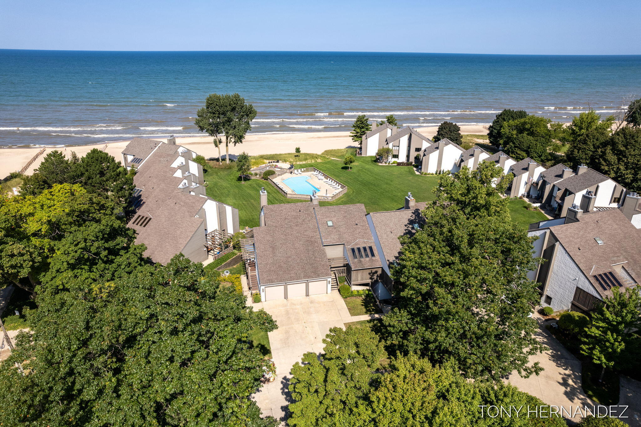 101 North Shore Drive, 2