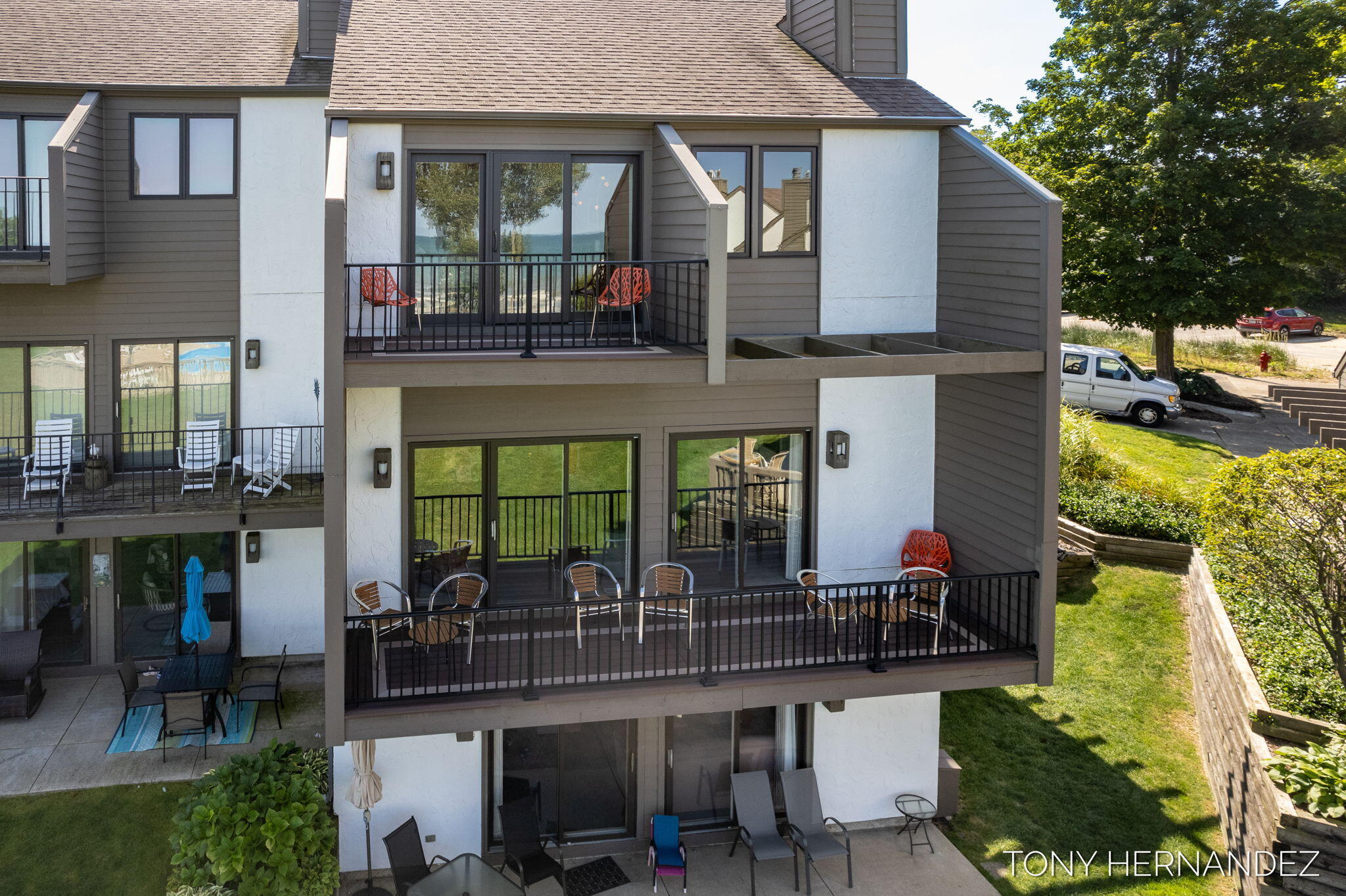 101 North Shore Drive, 2