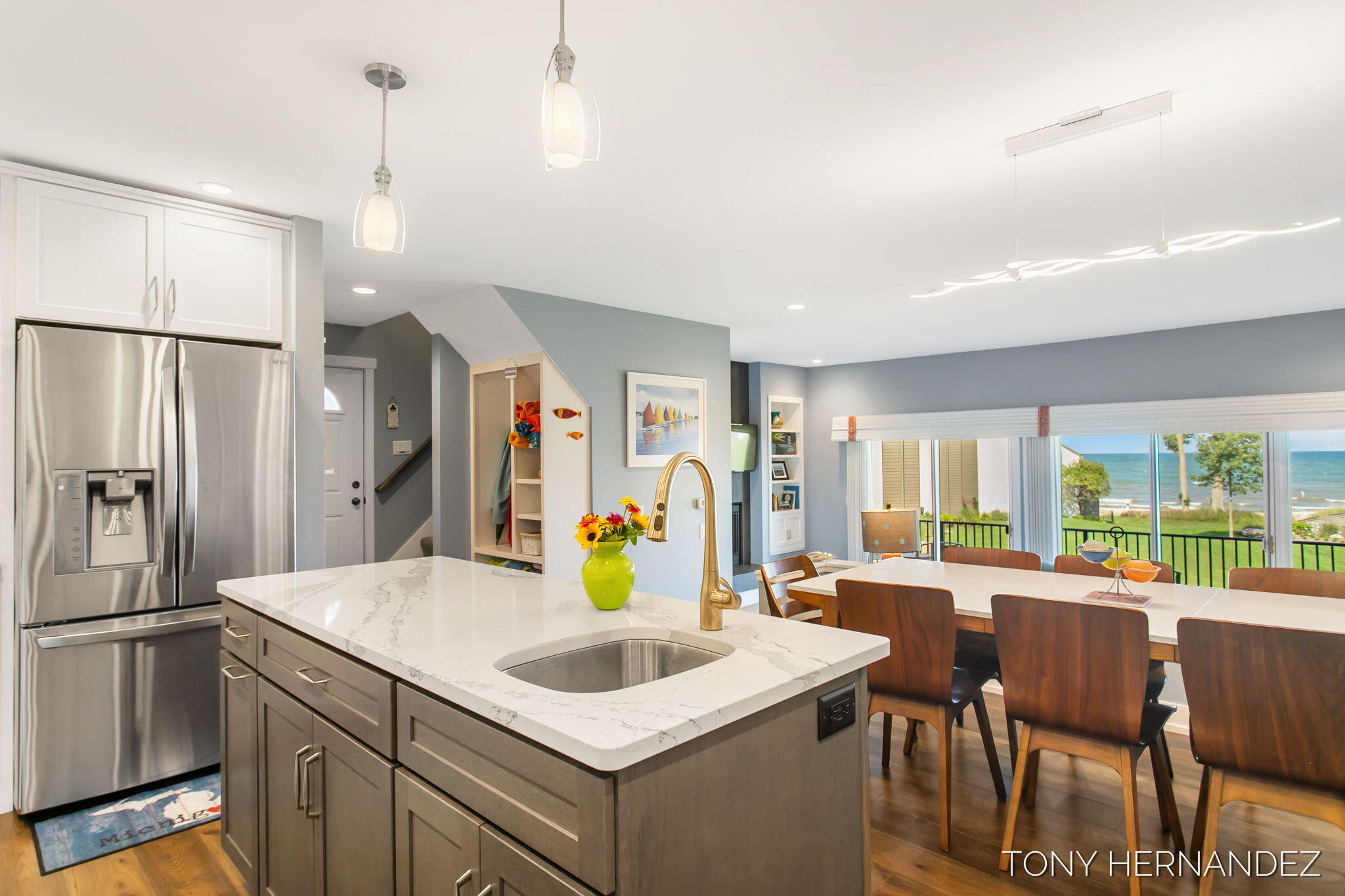 101 North Shore Drive, 2