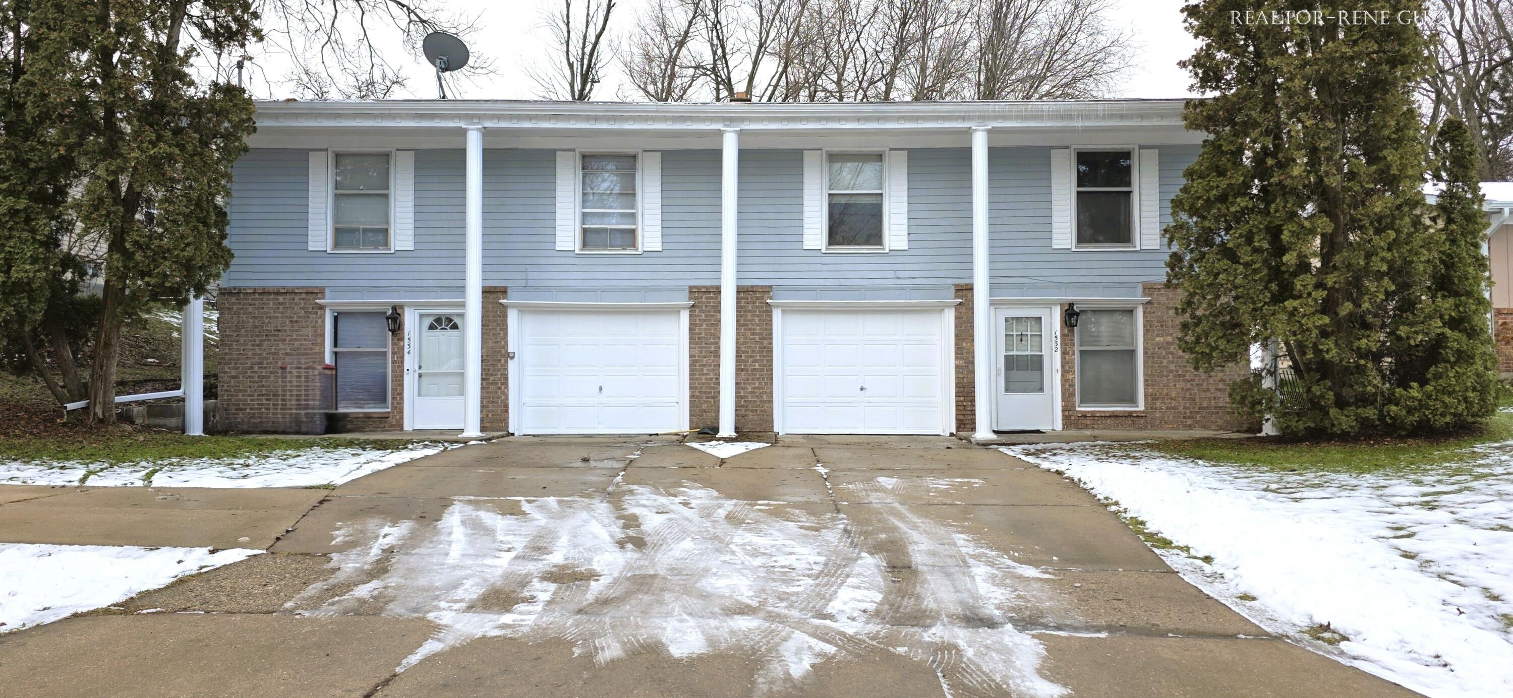 1532 Blossom Street SE 1532, 1534
