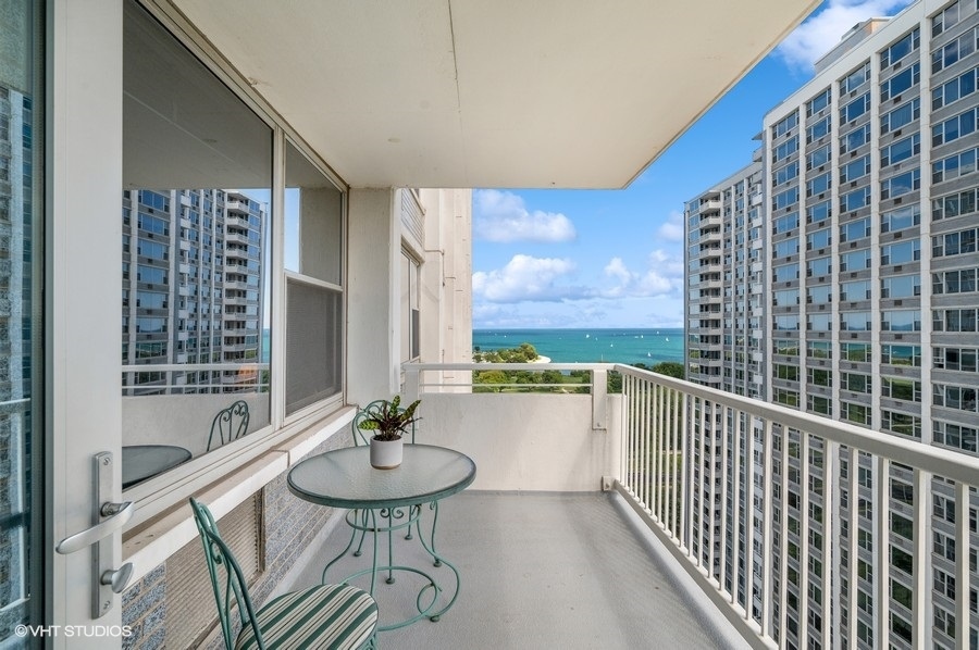 4250 N Marine Drive Unit: 2133-2135