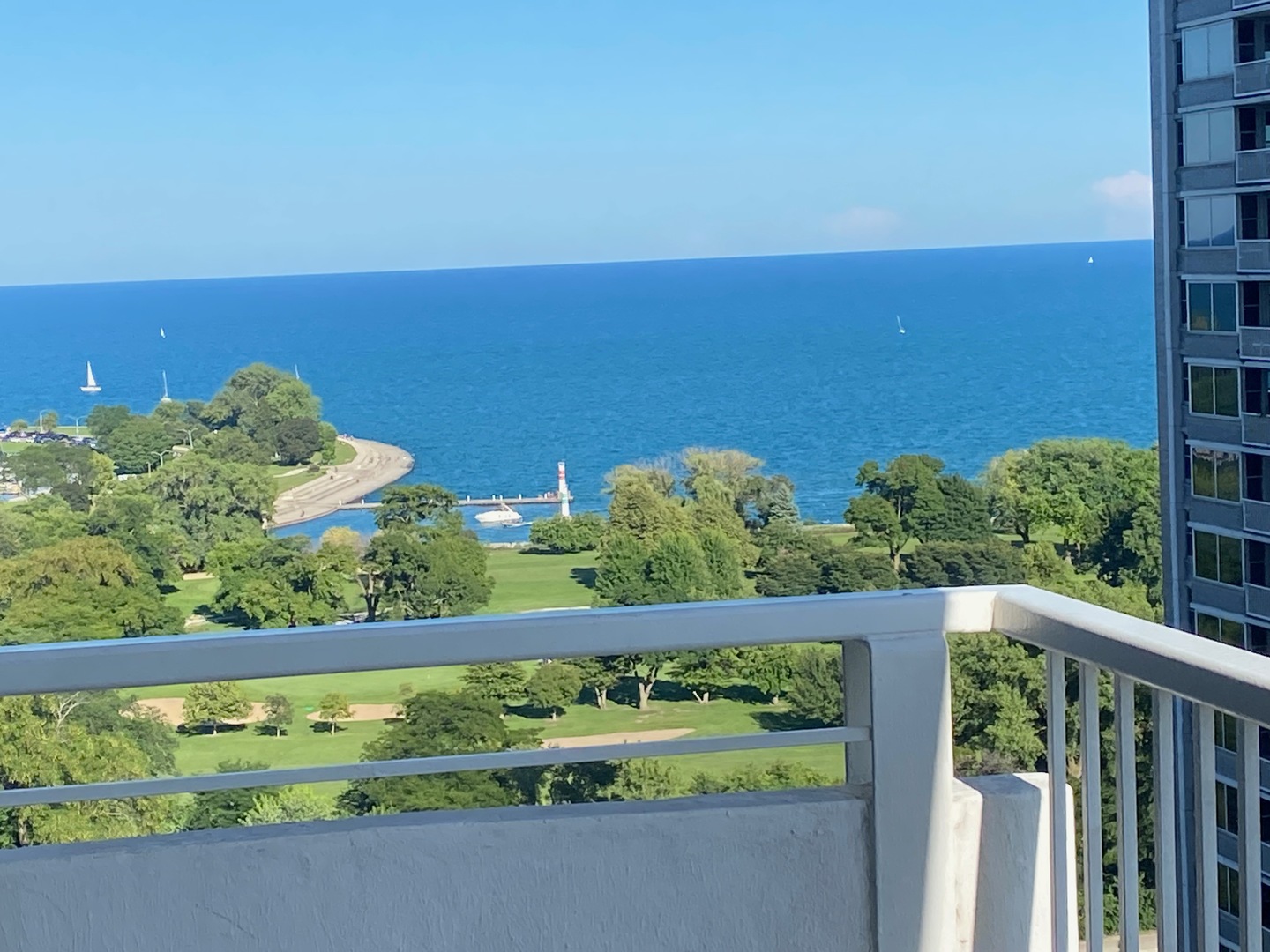 4250 N Marine Drive Unit: 2133-2135