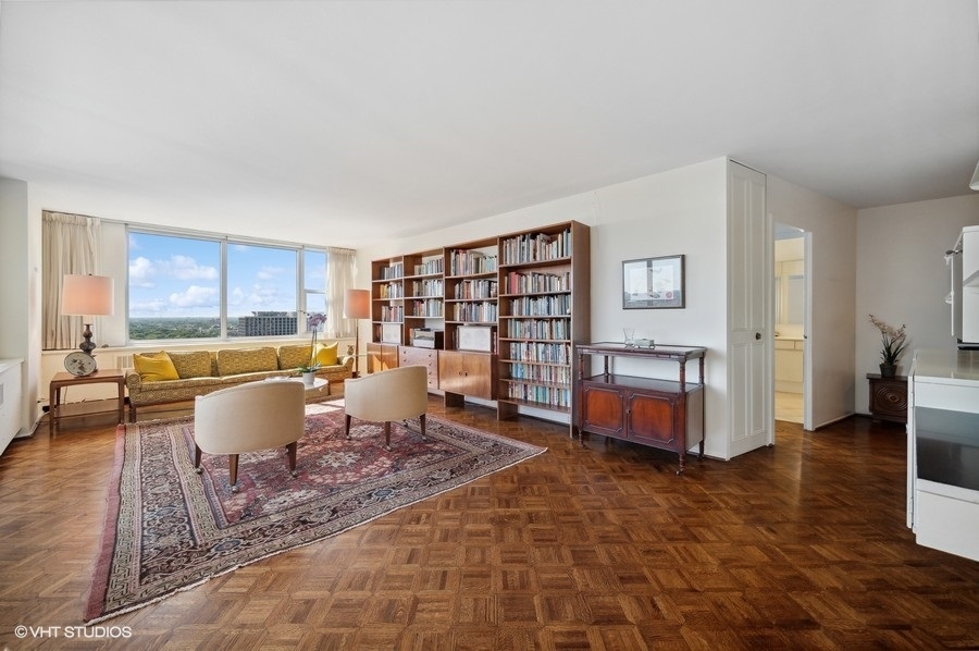4250 N Marine Drive Unit: 2133-2135