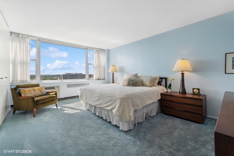 4250 N Marine Drive Unit: 2133-2135