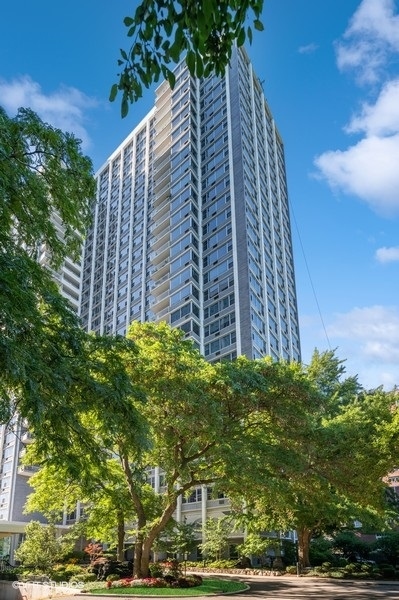 4250 N Marine Drive Unit: 2133-2135
