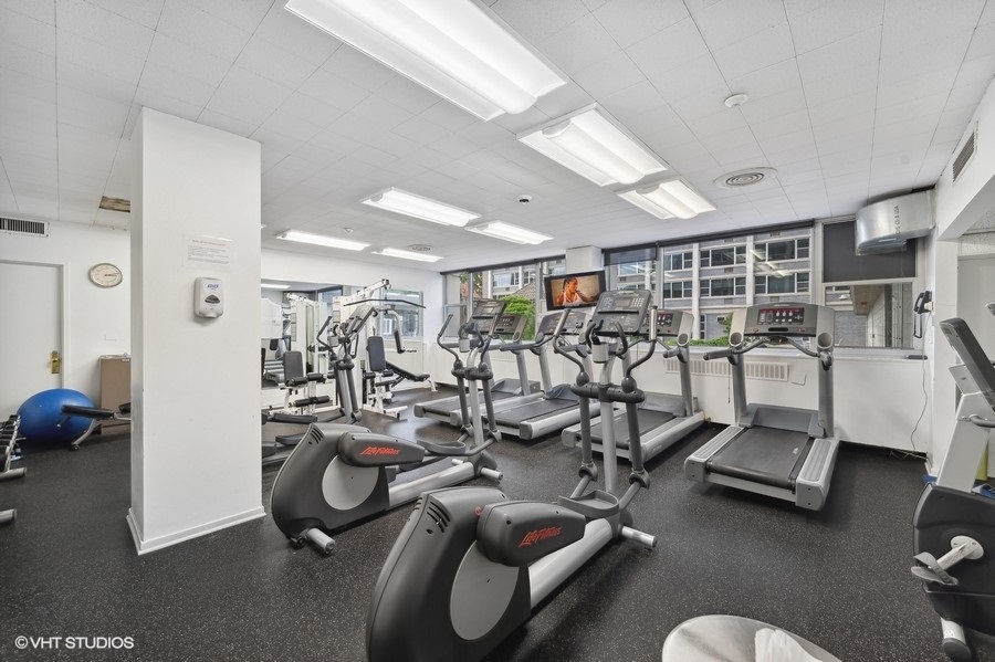 4250 N Marine Drive Unit: 2133-2135