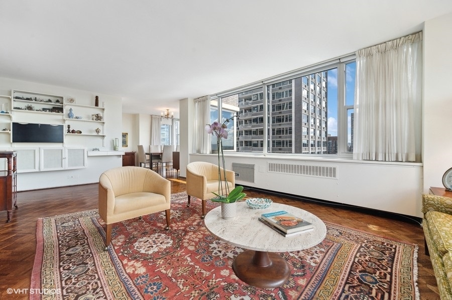 4250 N Marine Drive Unit: 2133-2135