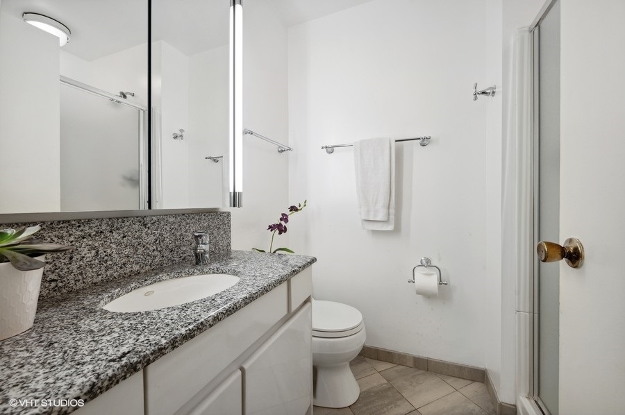 4250 N Marine Drive Unit: 2133-2135