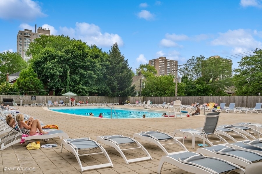 4250 N Marine Drive Unit: 2133-2135