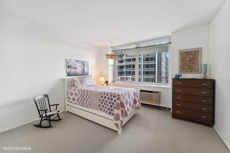 4250 N Marine Drive Unit: 2133-2135