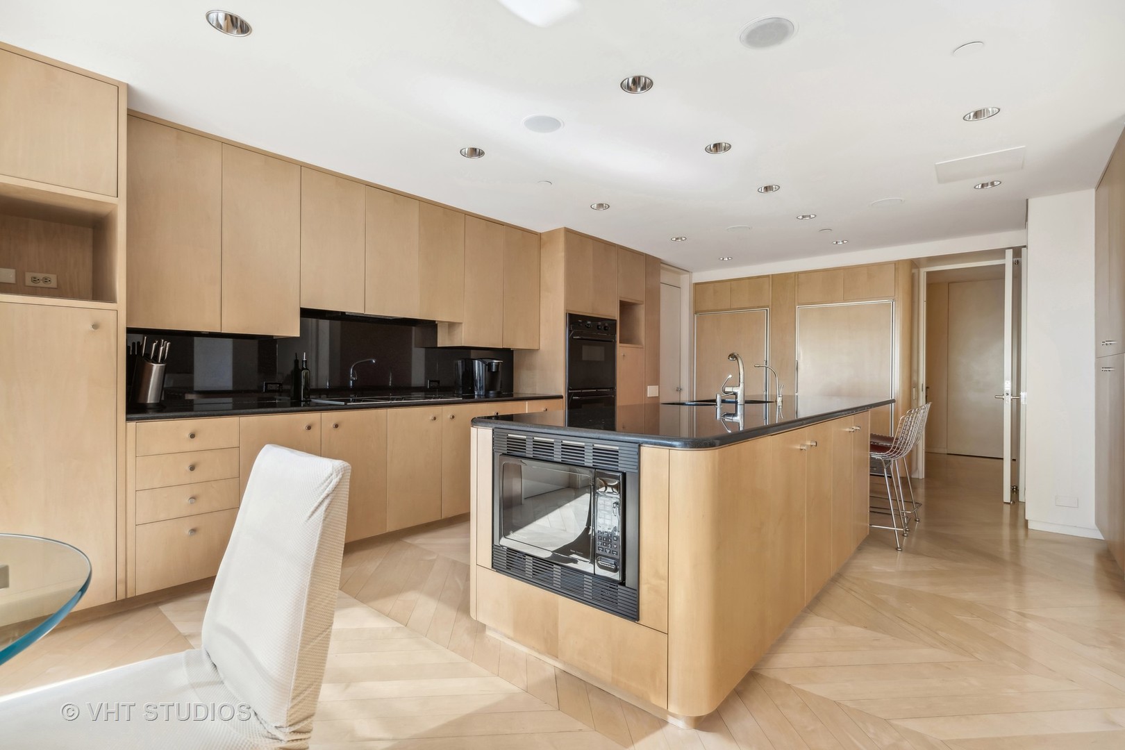 950 N Michigan Avenue Unit: 4804