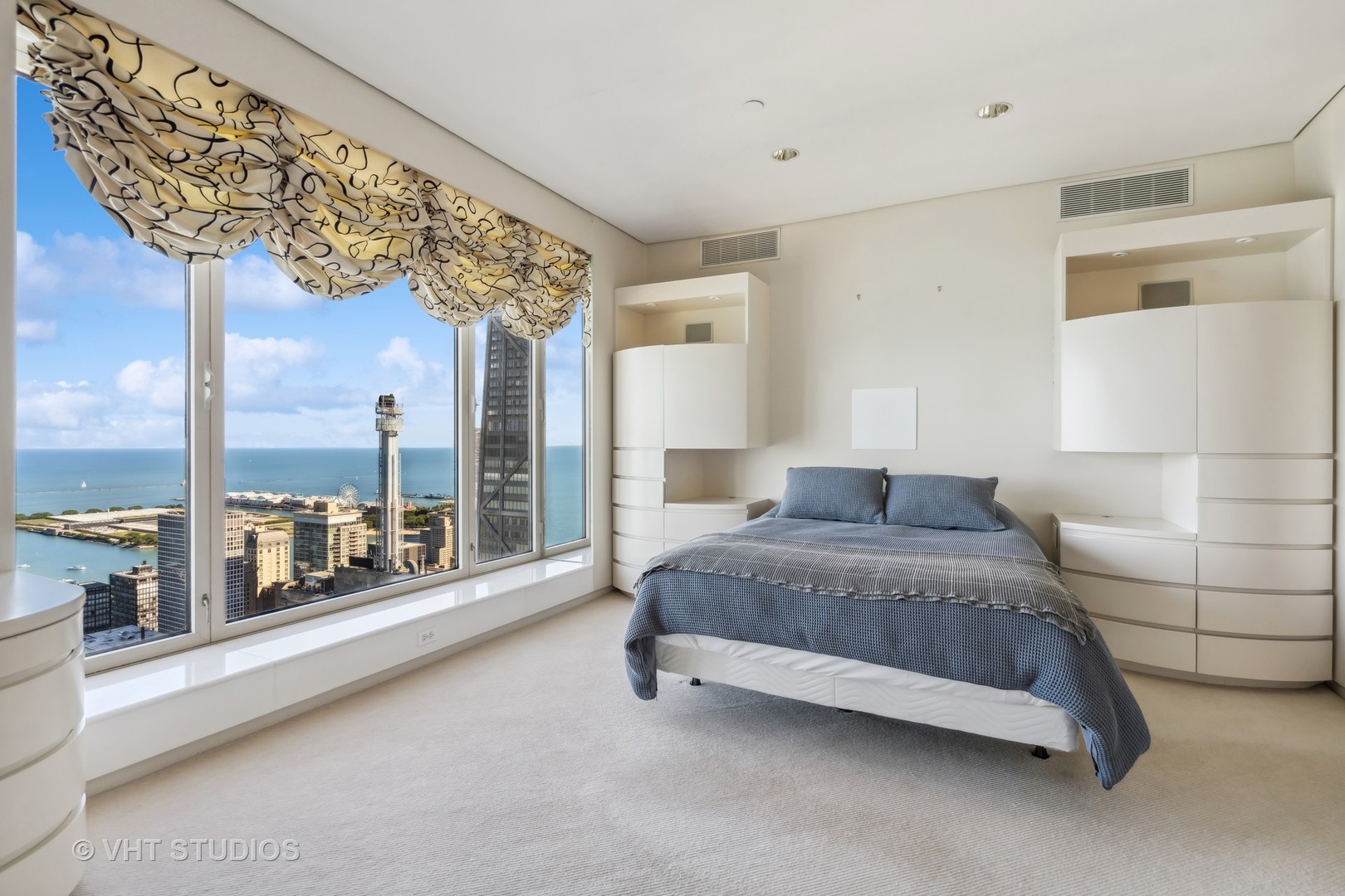 950 N Michigan Avenue Unit: 4804