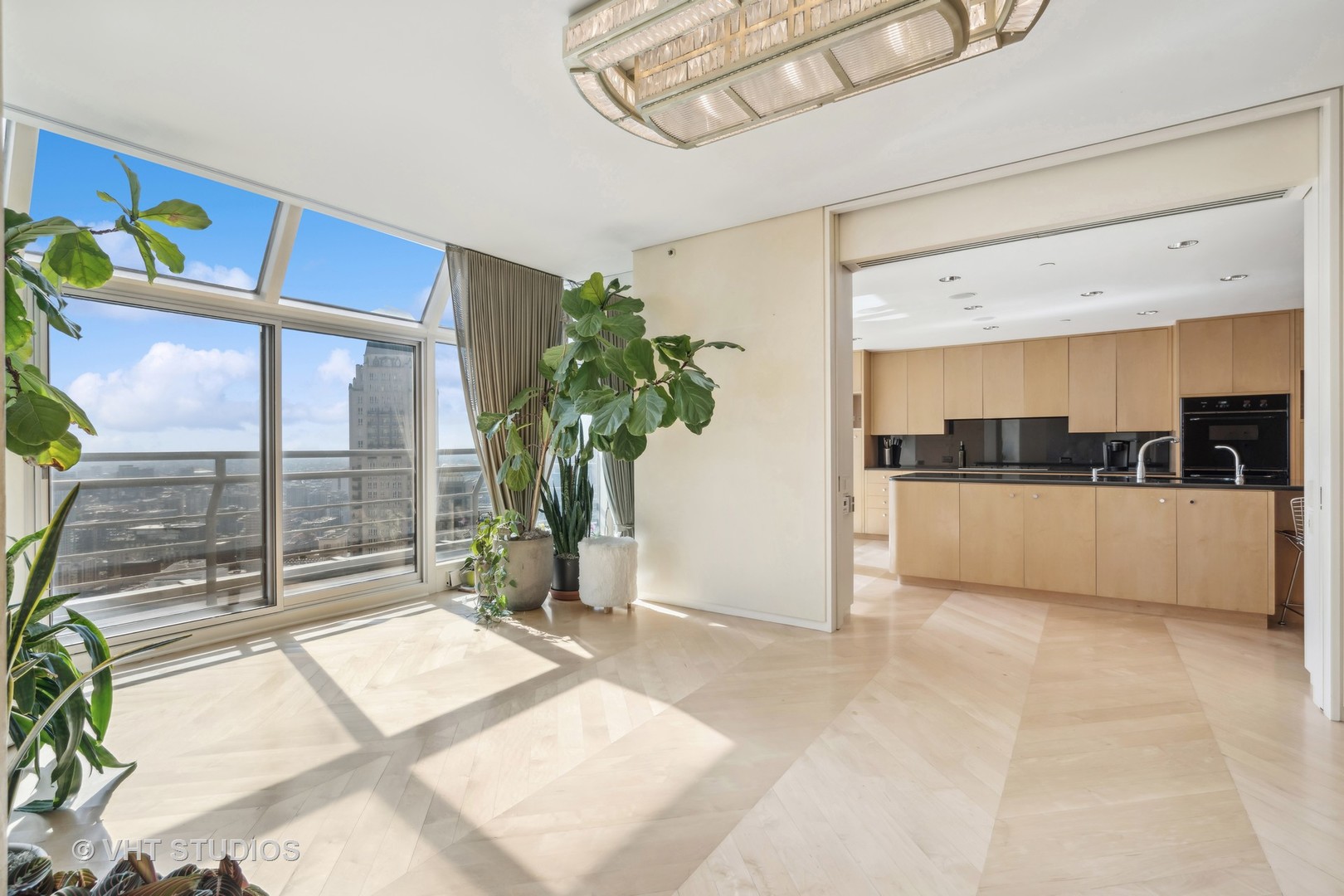 950 N Michigan Avenue Unit: 4804