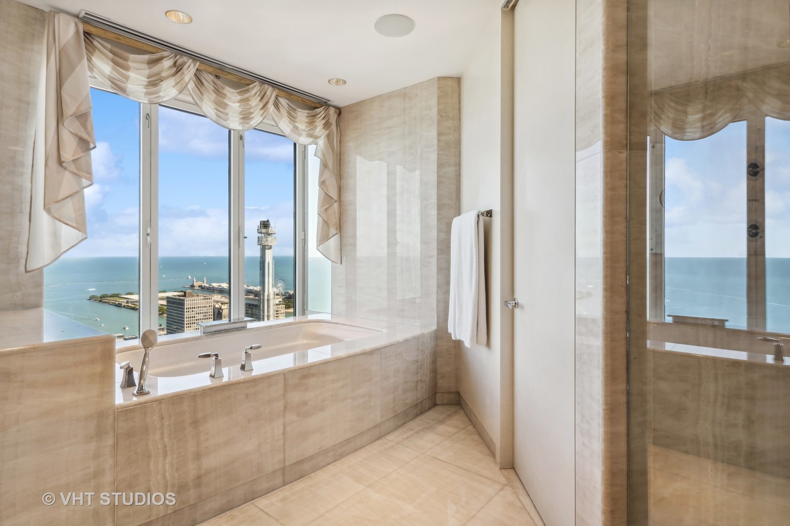 950 N Michigan Avenue Unit: 4804
