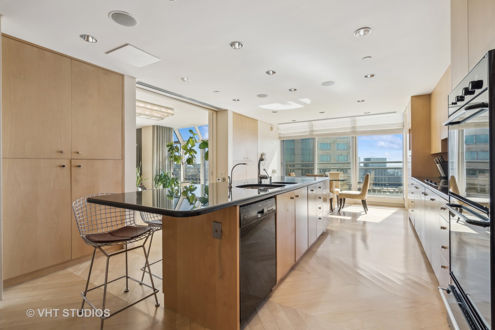 950 N Michigan Avenue Unit: 4804