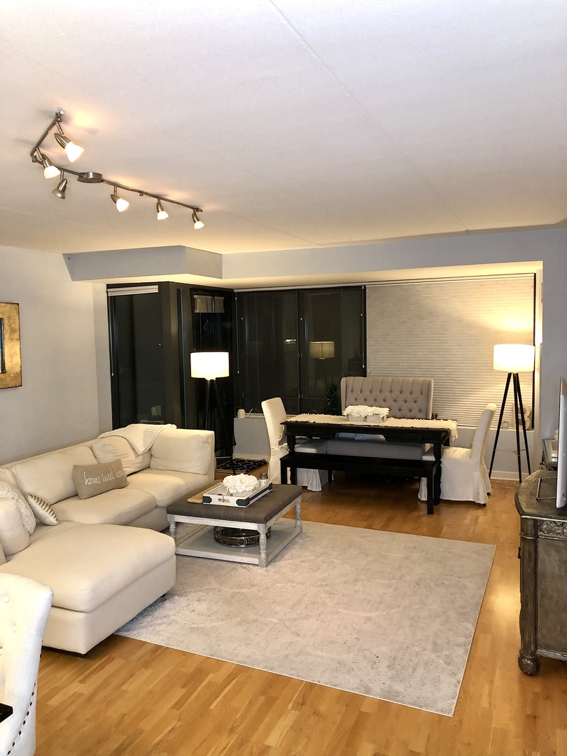 900 Chicago Avenue Unit: 501