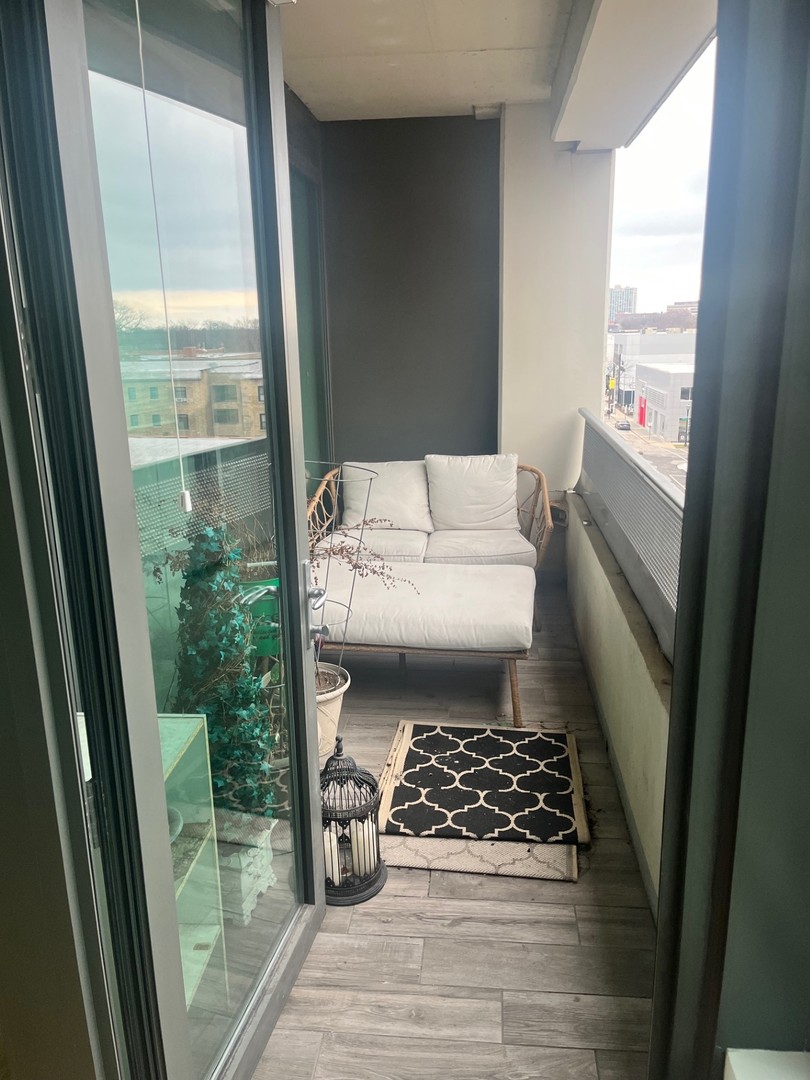 900 Chicago Avenue Unit: 501