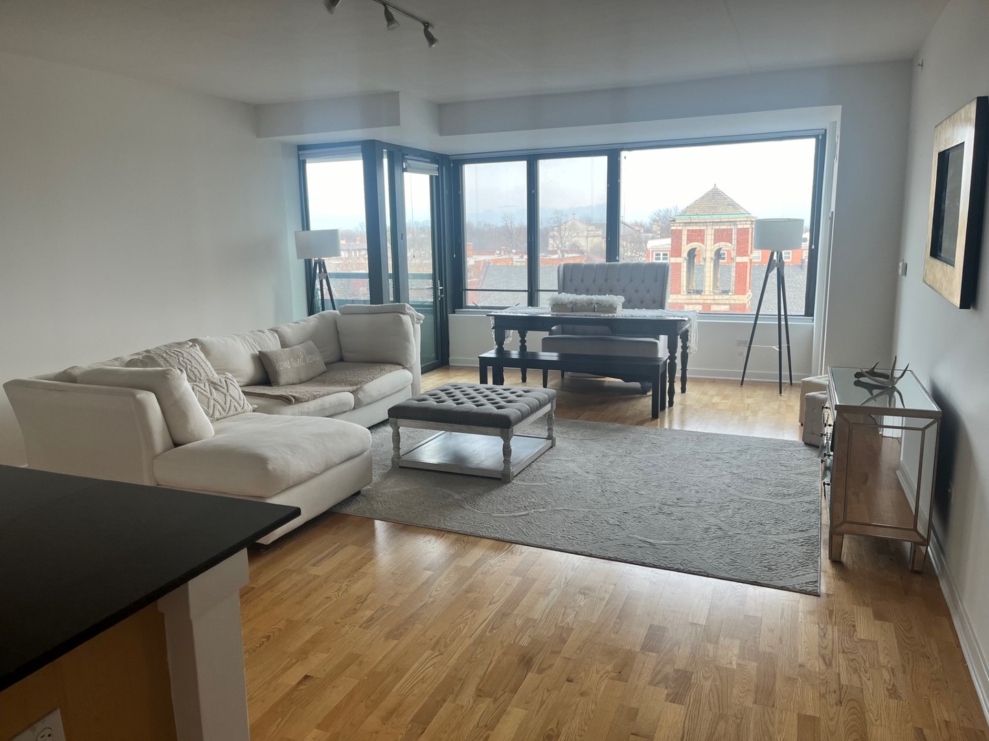 900 Chicago Avenue Unit: 501