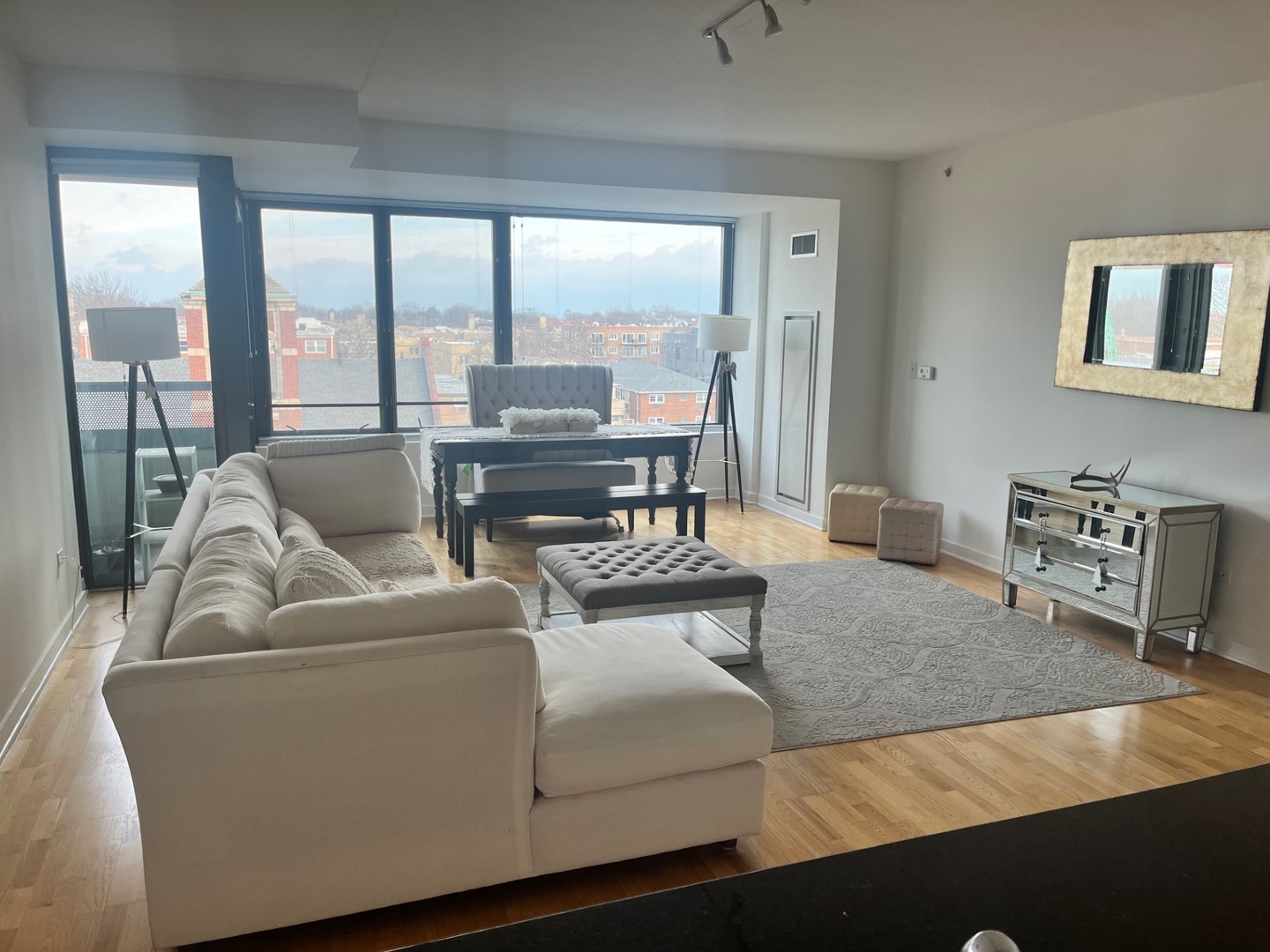 900 Chicago Avenue Unit: 501