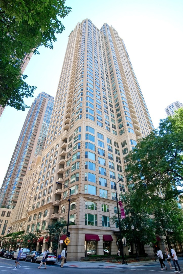 25 E SUPERIOR Street Unit: 3604