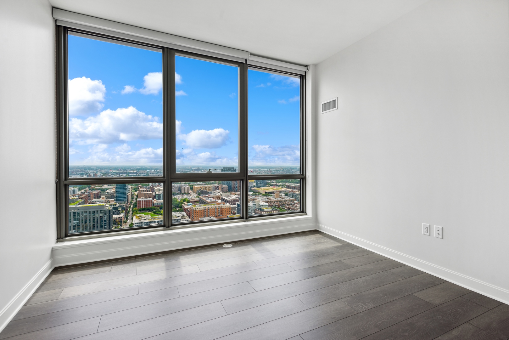 164 N Peoria Street Unit: 3905