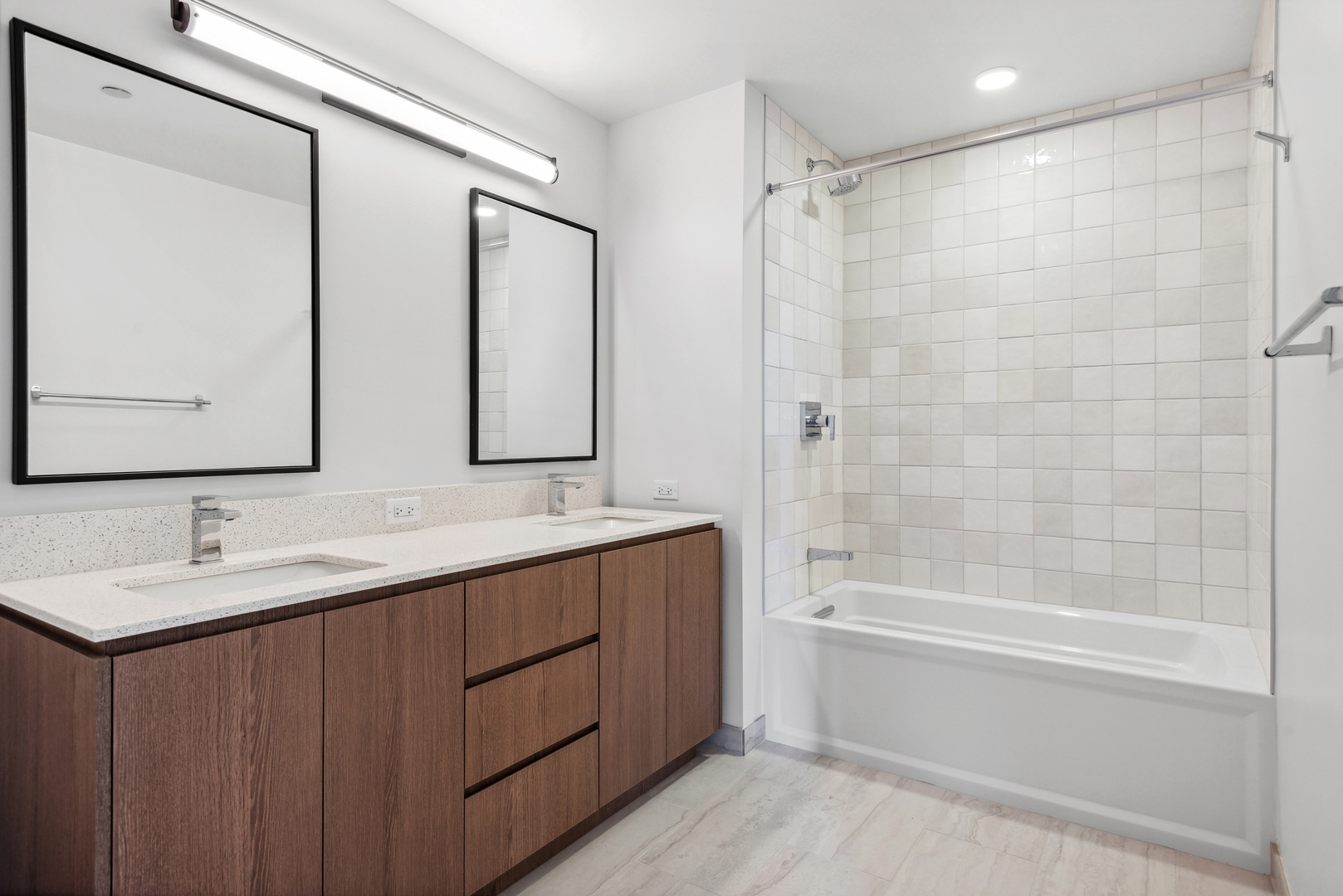 164 N Peoria Street Unit: 3905