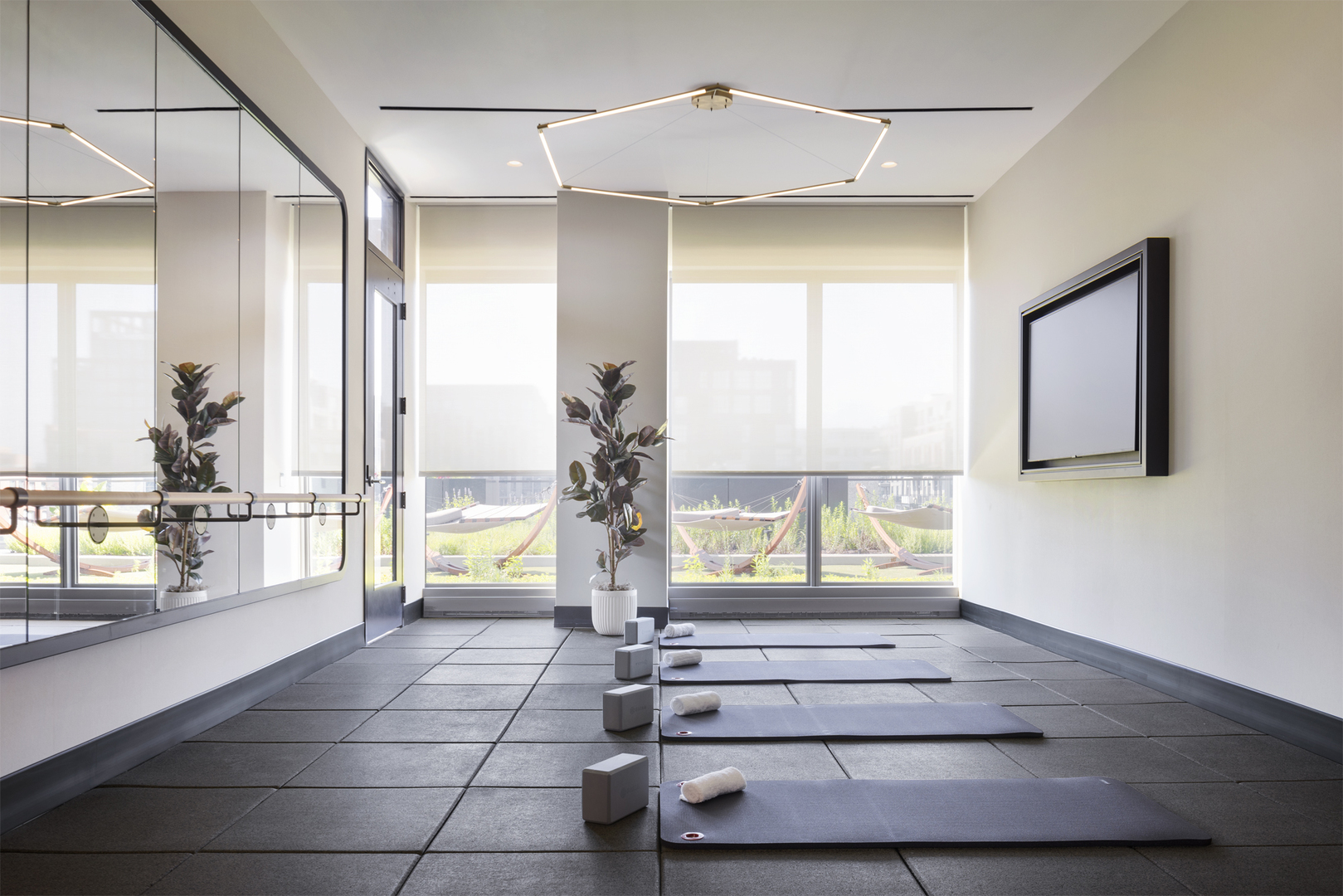 164 N Peoria Street Unit: 3905