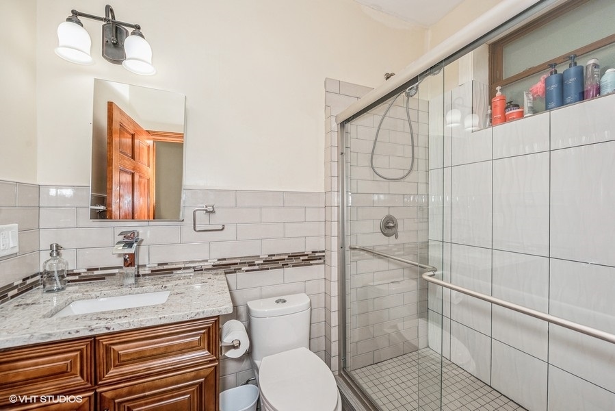 3037 W Lyndale Street Unit: 1