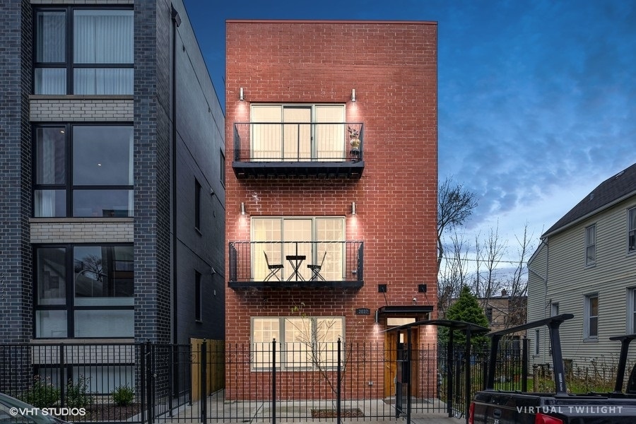 3037 W Lyndale Street Unit: 1