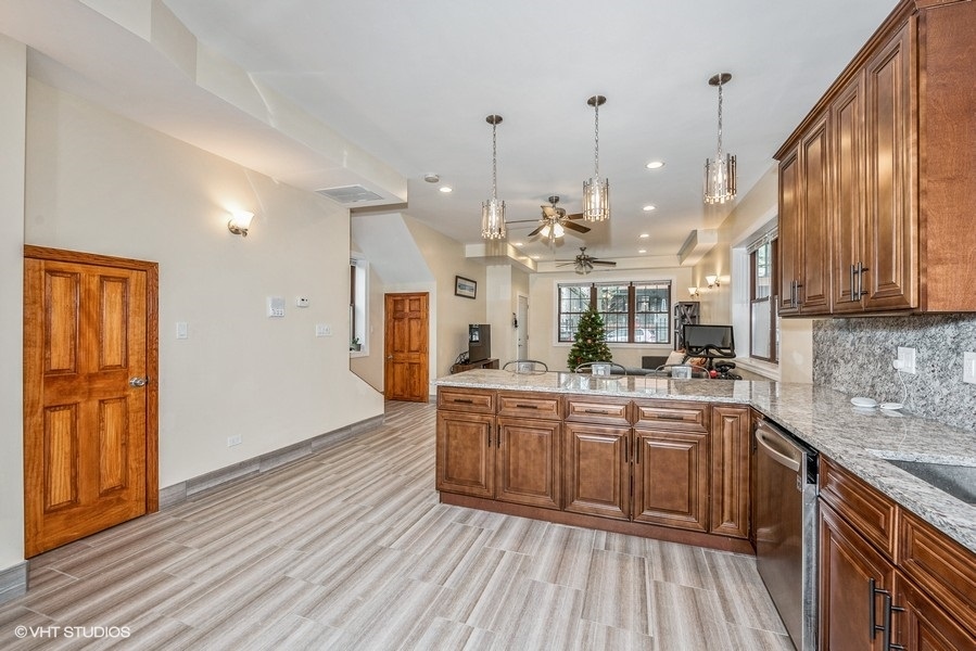 3037 W Lyndale Street Unit: 1