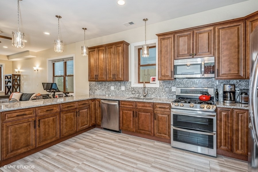3037 W Lyndale Street Unit: 1