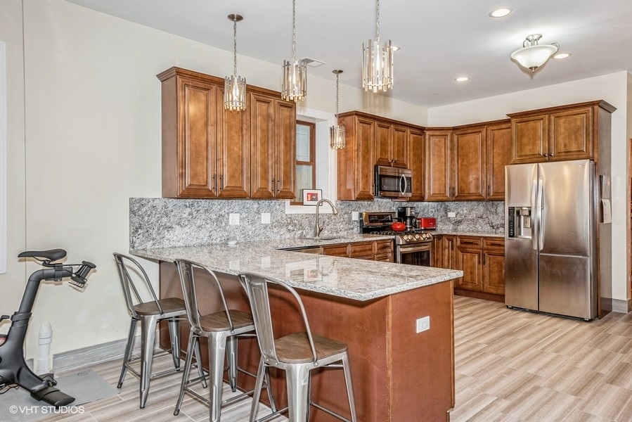 3037 W Lyndale Street Unit: 1