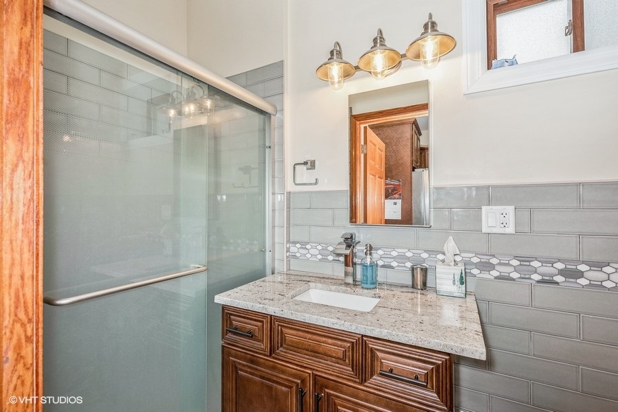 3037 W Lyndale Street Unit: 1
