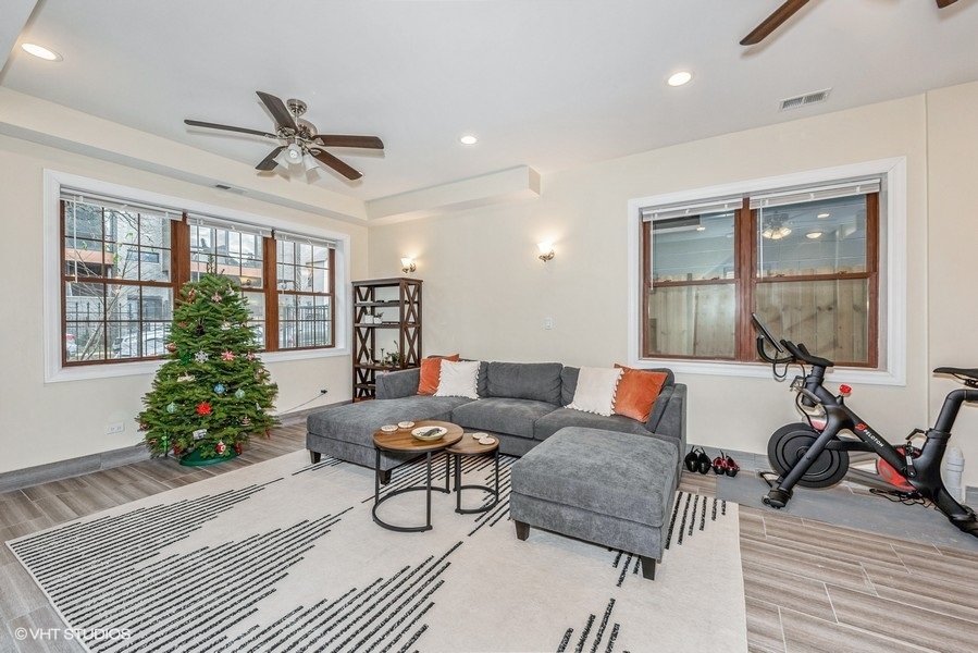 3037 W Lyndale Street Unit: 1