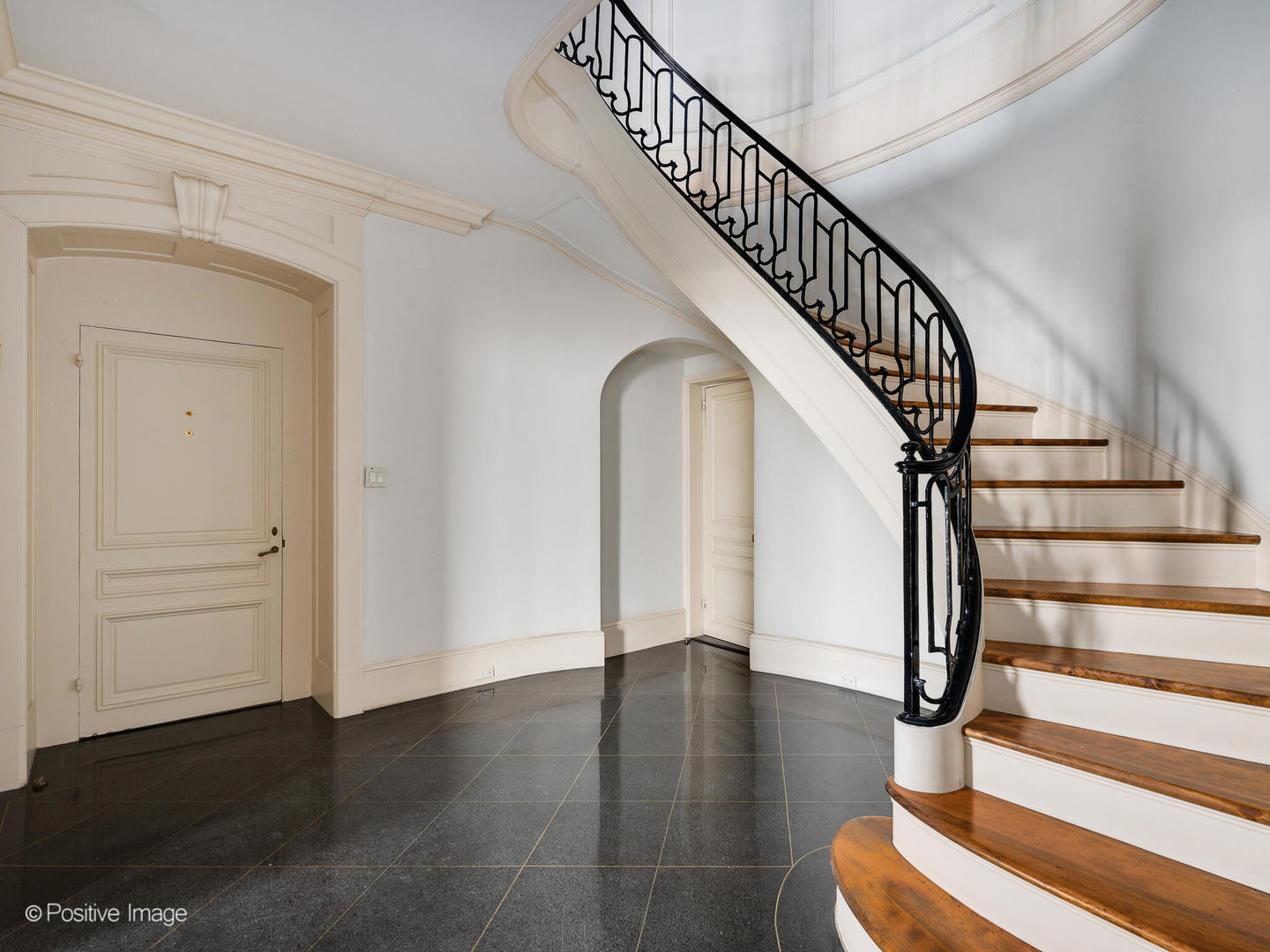 2430 N LAKEVIEW Avenue Unit: 11-12N