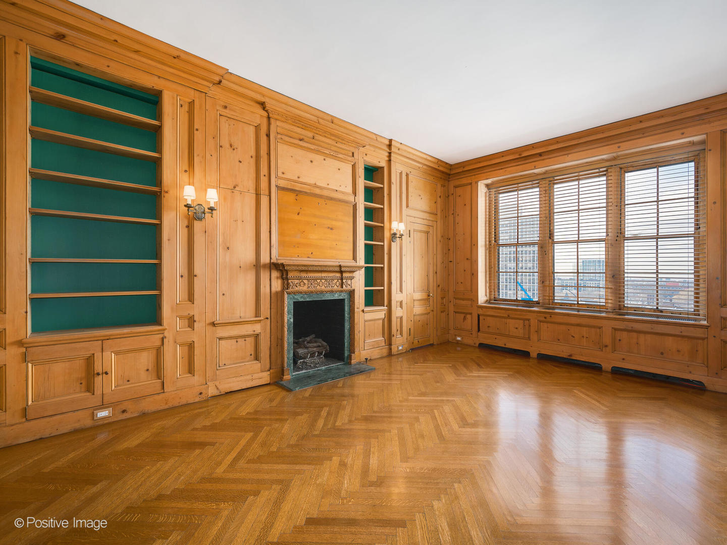 2430 N LAKEVIEW Avenue Unit: 11-12N