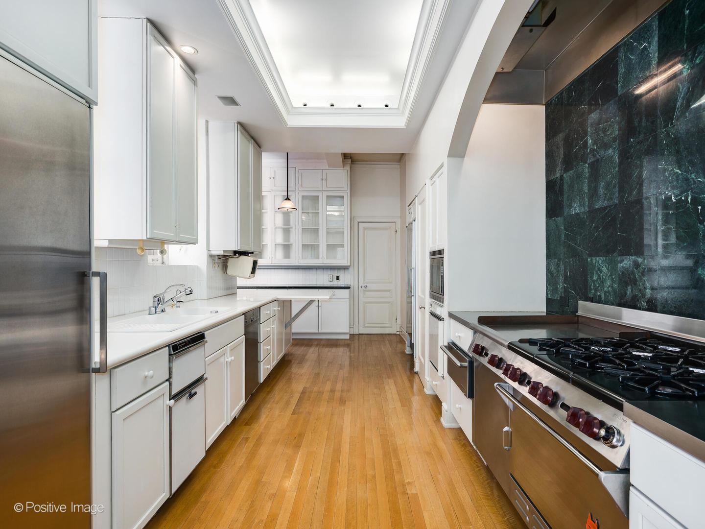2430 N LAKEVIEW Avenue Unit: 11-12N