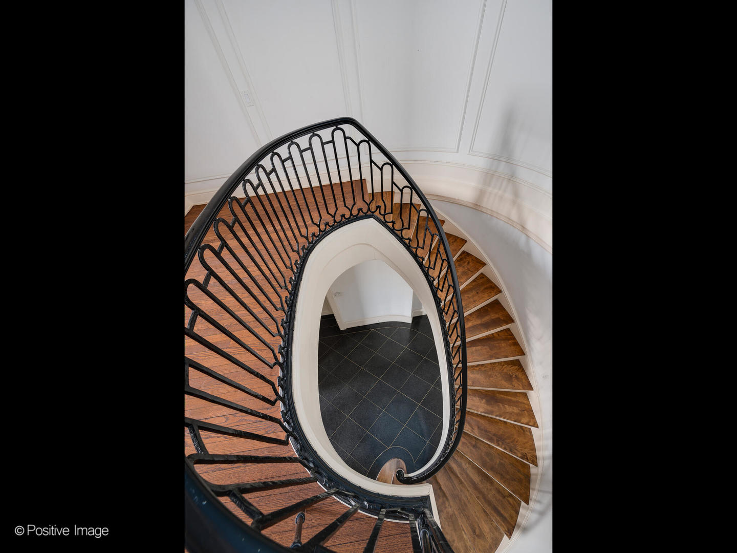 2430 N LAKEVIEW Avenue Unit: 11-12N