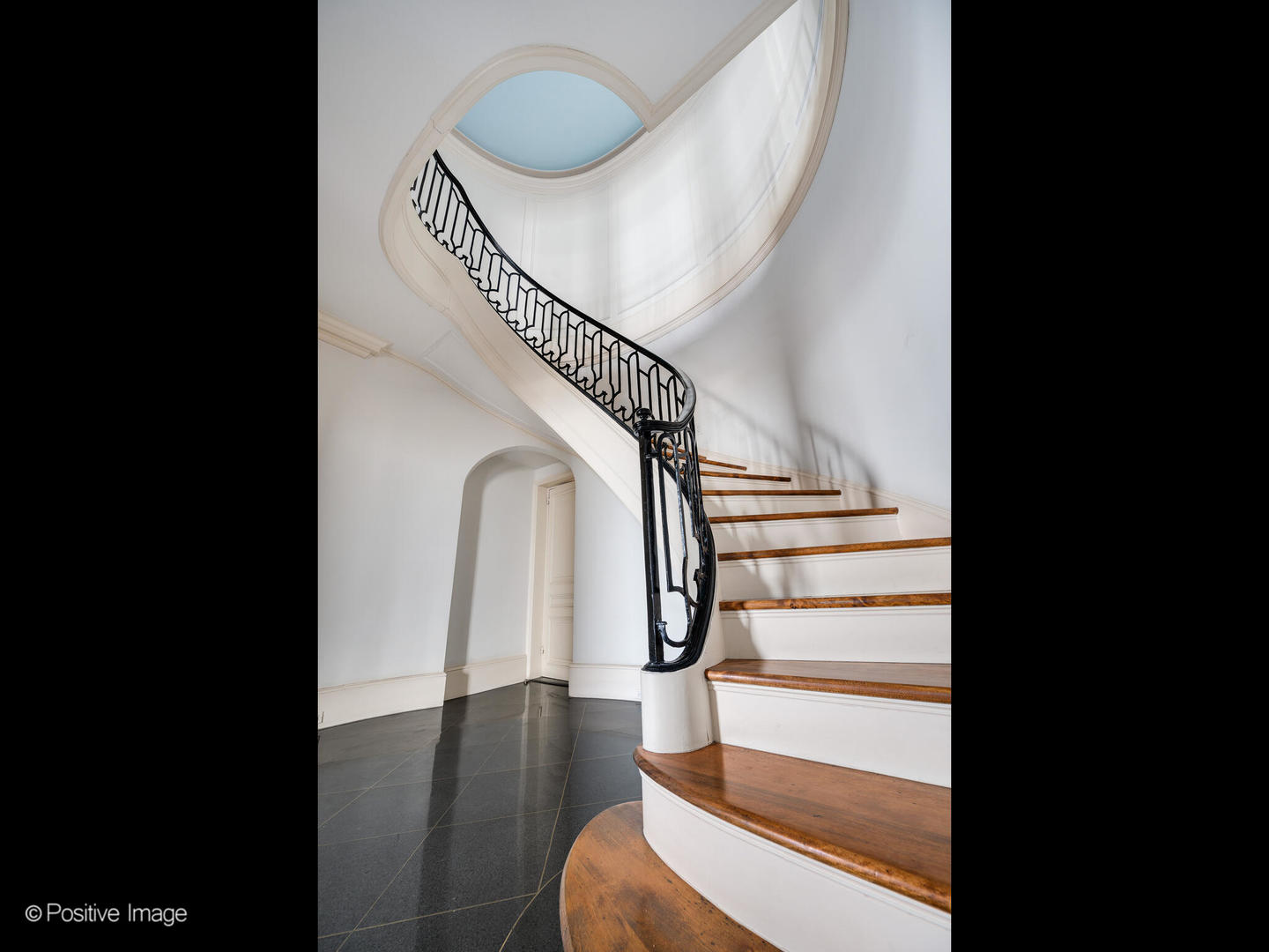 2430 N LAKEVIEW Avenue Unit: 11-12N