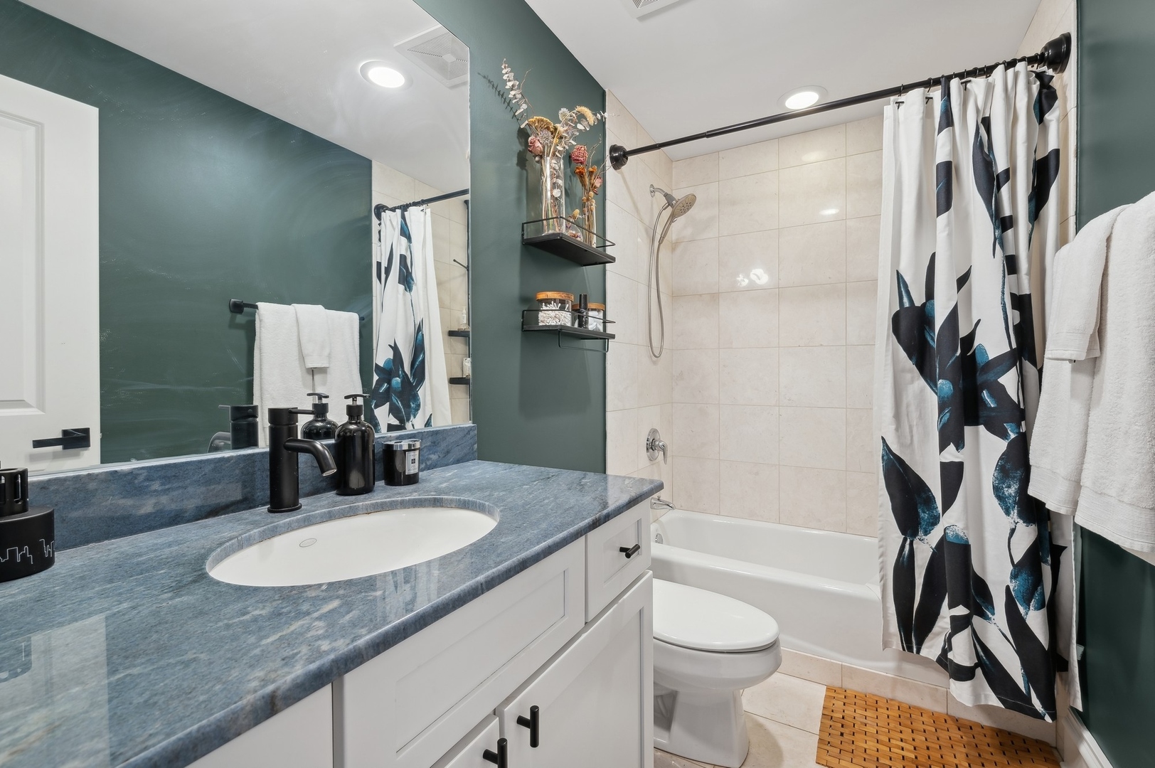 2712 N Lehmann Court Unit: 4N