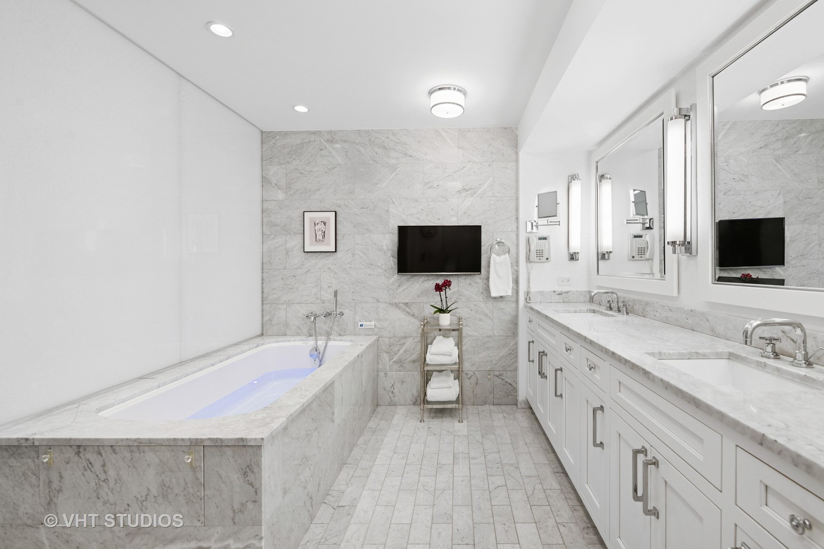 180 E Pearson Street Unit: 5201