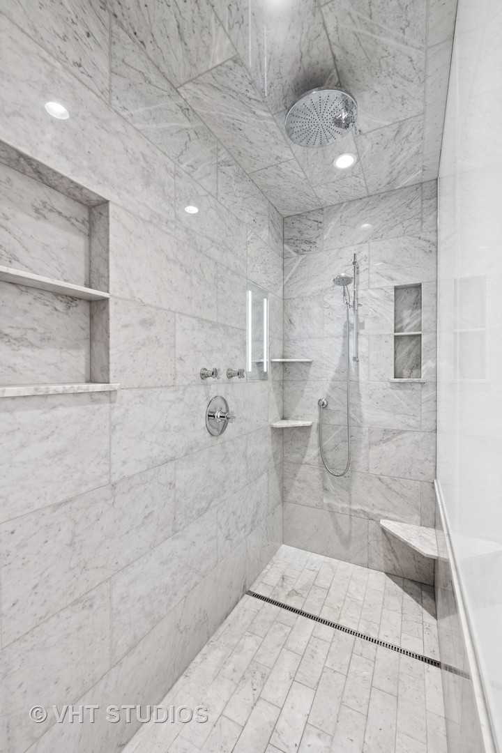 180 E Pearson Street Unit: 5201