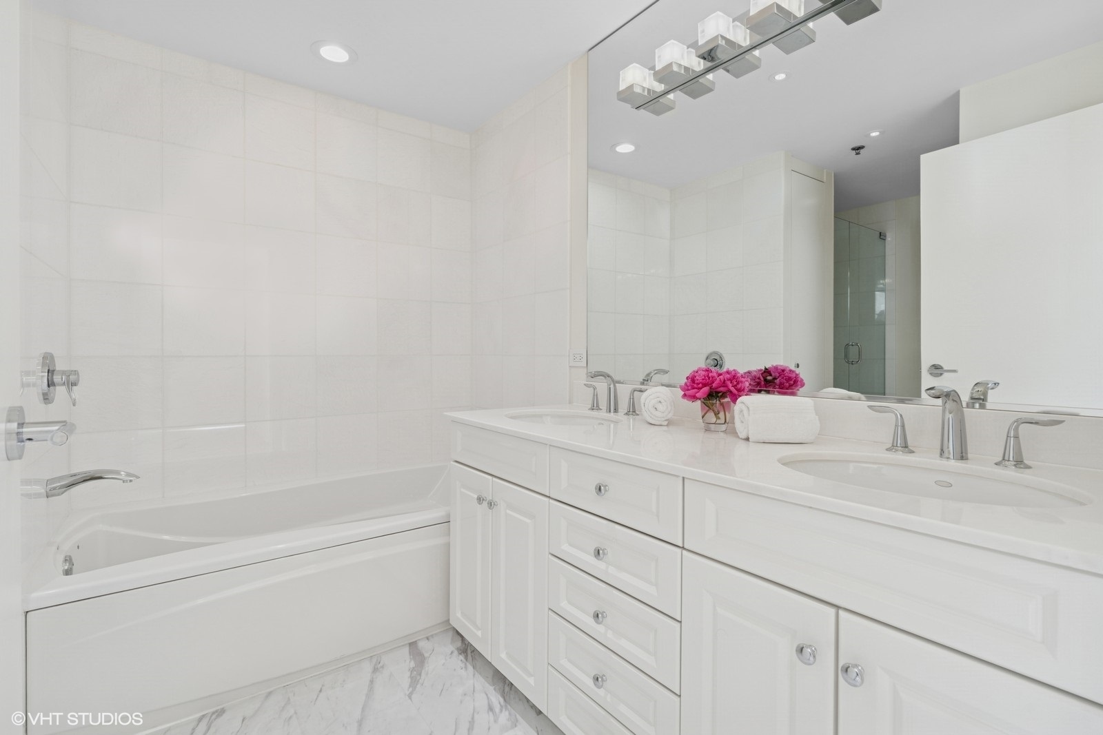 57 E Delaware Place Unit: 3703