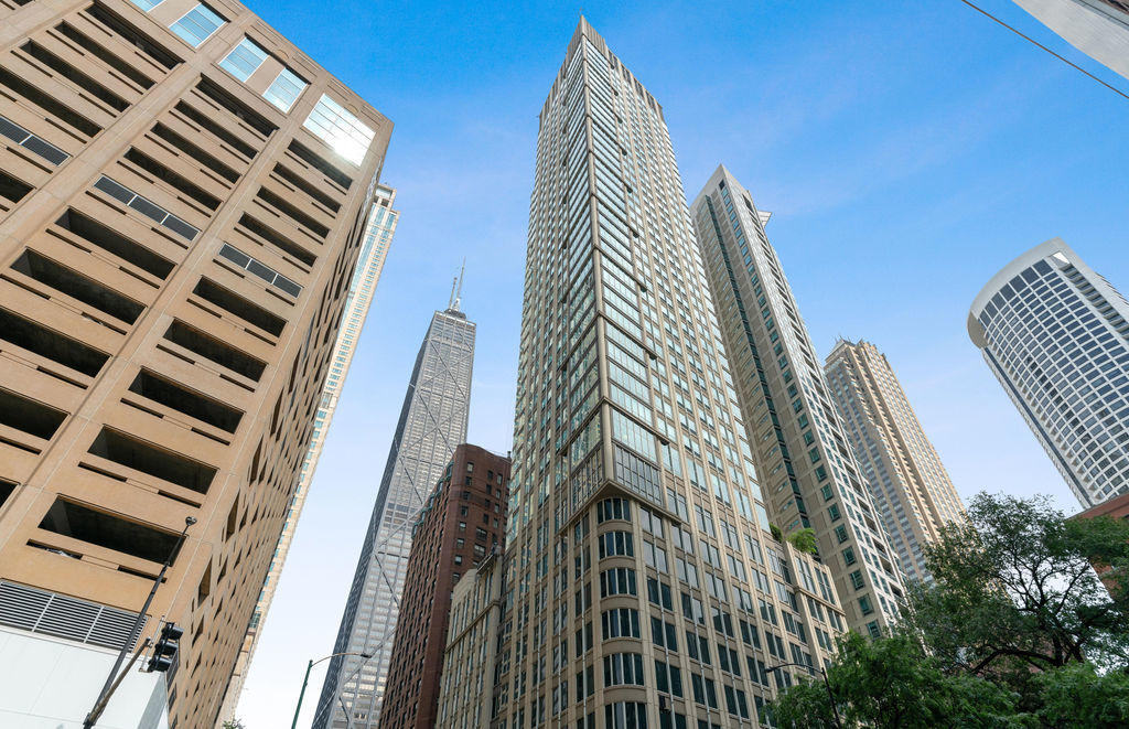57 E Delaware Place Unit: 3703