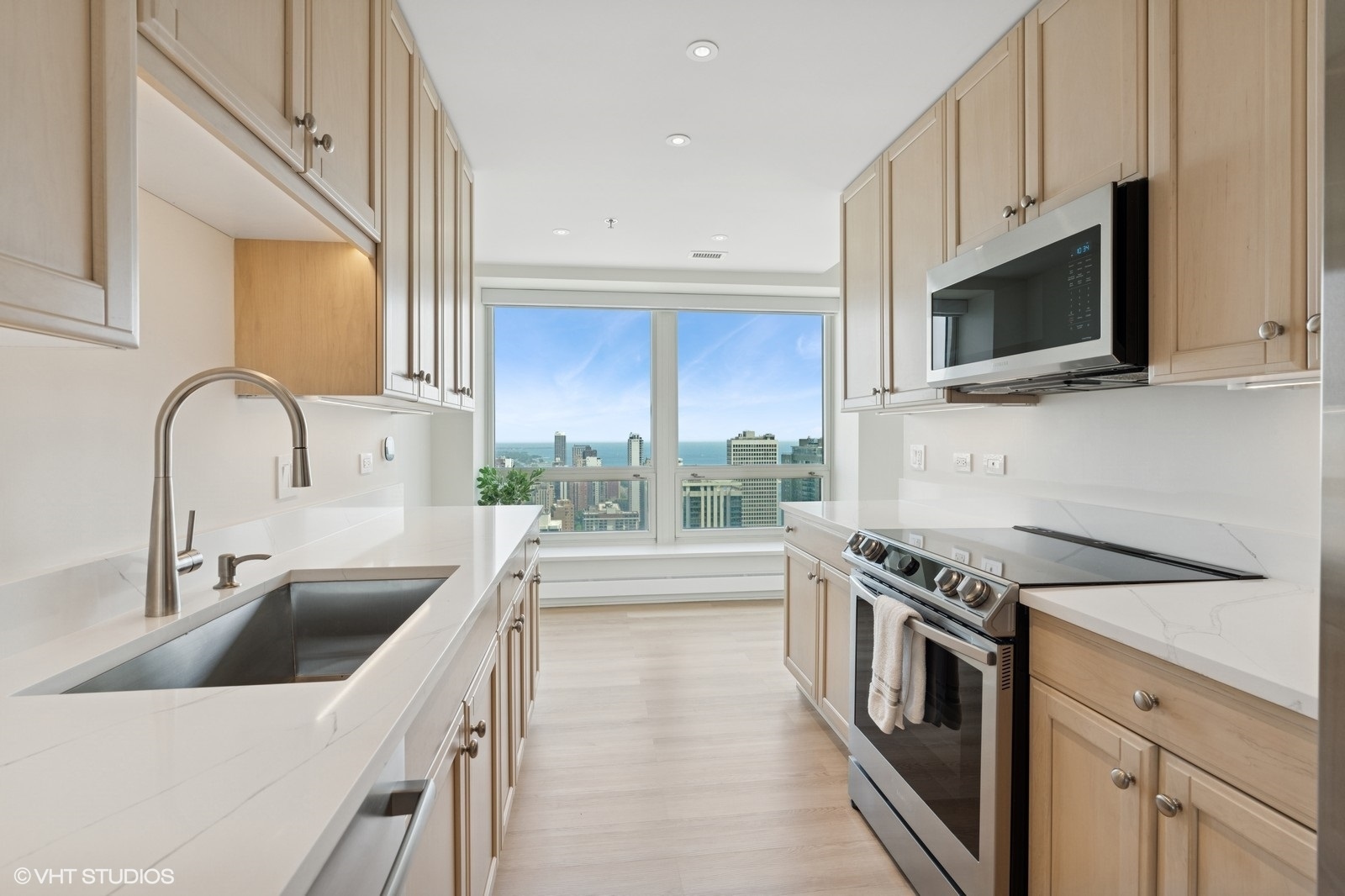 57 E Delaware Place Unit: 3703