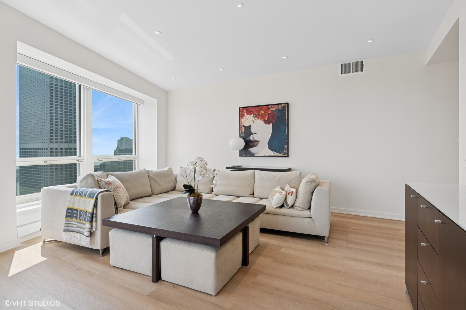 57 E Delaware Place Unit: 3703